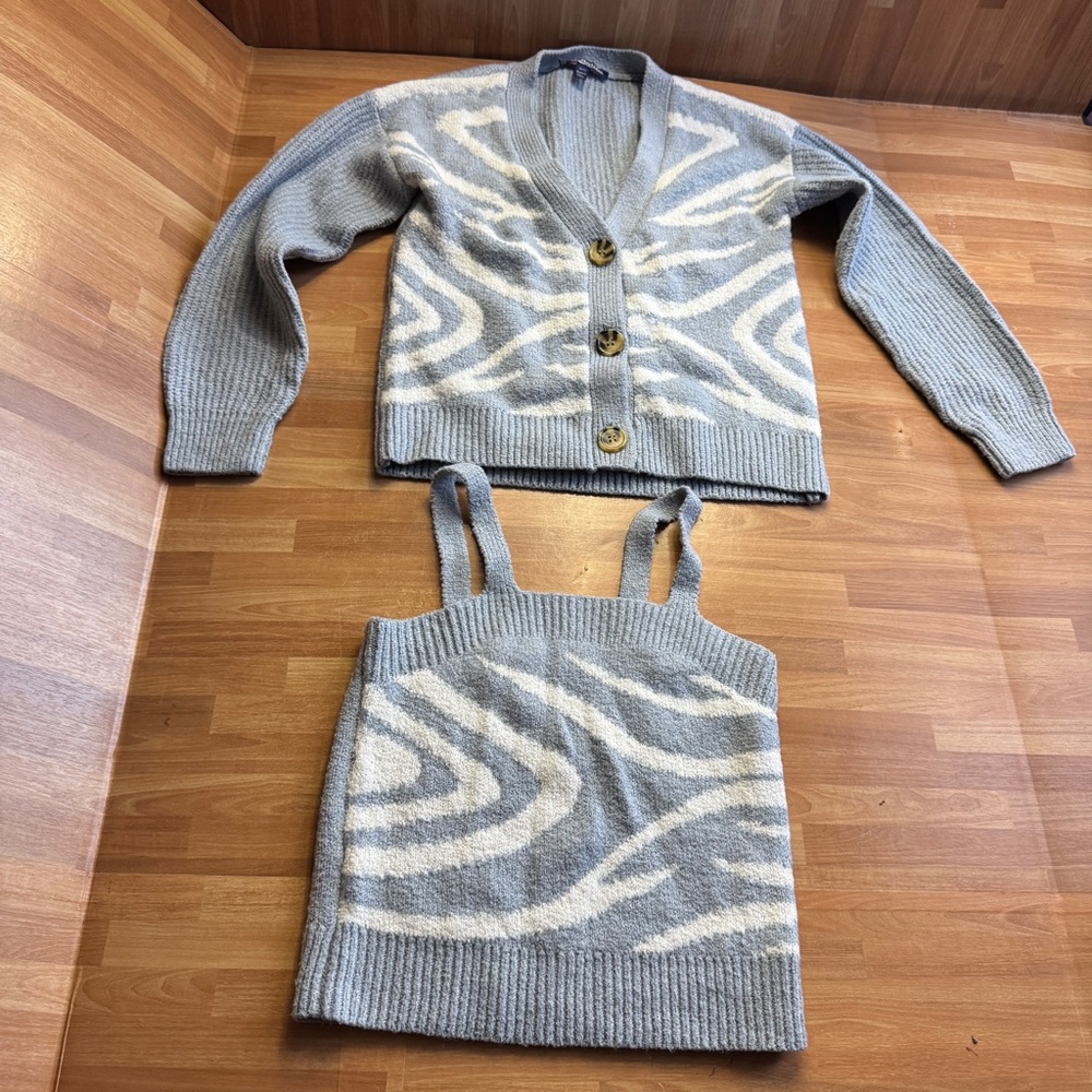 Freshman sweater set size 7/10 nwot